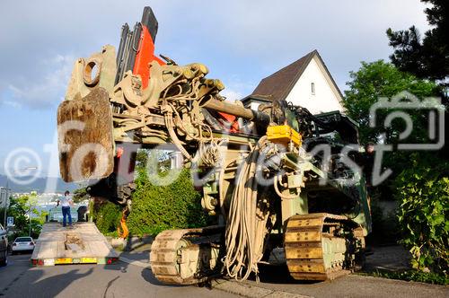 Erneuerbare Energien anzapfen und den Hauseigentümern eine Erdsondenbohrung durch steuerliche Vergünstigungen und andere Anreize schmackhaft machen.