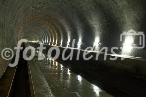 (C)fotodienst/Anna Rauchenberger -  Wien, am 28.06.2010 -  Die Kapsch CarrierCom stattet die ÖBB mit digitalem Zugfunk aus (GSM-R). Nach verschienen Pilotstrecken wurde nun auch die mit dem Lainzertunnel verbundene Weichenhalle Purkersdorf mit digitalem Zugfunk modernisiert.