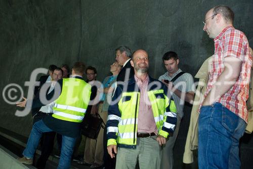 (C)fotodienst/Anna Rauchenberger -  Wien, am 28.06.2010 -  Die Kapsch CarrierCom stattet die ÖBB mit digitalem Zugfunk aus (GSM-R). Nach verschienen Pilotstrecken wurde nun auch die mit dem Lainzertunnel verbundene Weichenhalle Purkersdorf mit digitalem Zugfunk modernisiert.