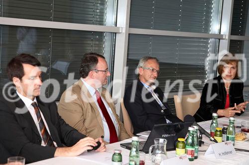 (C) fotodienst/Gudrun Krieger - Wien 24.06.2010 - Österreichische Gesellschaft für Plastische, Ästhetische und Rekonstruktive Chirurgie präsentiert ihre neuen Guidelines zur Qualitätssicherung - Foto:li na re:Dr.  Univ-Doz. Dr. med Helmut Hoflehner (Präsident  der ÖGPÄRC und Stv. Leiter d. Schwarzl Tagesklinik), Univ.-Prof. Dr. Helmut Ofner ( Juridische Fakultät Wien, Mitglied des Instituts für Ethik und Recht in der Medizin), Dr. med. Walther Jungwirth ( Qulitätsbeauftragter der ÖGPÄRC und Abteilungsleiter der EMCO Privatklinik), Univ.-Prof. Dr. med. Maria Deutinger ( Vorstandsmitglied der ÖGPÄRC, Vorstand der Abteilung für Plastische- und Wiederherstellungschirurgie an der Krankenanstalt Rudolfstiftung)

