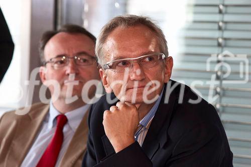 (C) fotodienst/Gudrun Krieger - Wien 24.06.2010 - Österreichische Gesellschaft für Plastische, Ästhetische und Rekonstruktive Chirurgie präsentiert ihre neuen Guidelines zur Qualitätssicherung - Foto:vorne, Dr. med. Walther Jungwirth ( Qulitätsbeauftragter der ÖGPÄRC und Abteilungsleiter der EMCO Privatklinik), Univ.-Prof. Dr. Helmut Ofner ( Juridische Fakultät Wien, Mitglied des Instituts für Ethik und Recht in der Medizin), 