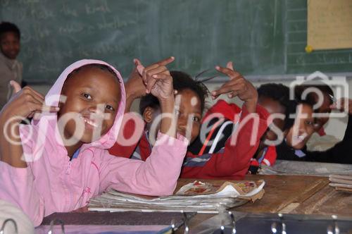 Schulkinder der Daweb Junior Schule in Maltahöhe, wo über 50% der Schüler HIV-Waisenkinder sind. Schoolkids of Daweb Junior Secondary School in Maltahöhe, where there have over 60% of HIV-orphants