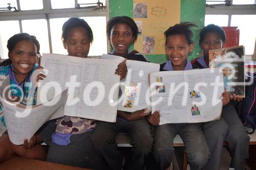 Schulkinder der Daweb Junior Schule in Maltahöhe, wo über 50% der Schüler HIV-Waisenkinder sind. Schoolkids of Daweb Junior Secondary School in Maltahöhe, where there have over 60% of HIV-orphants