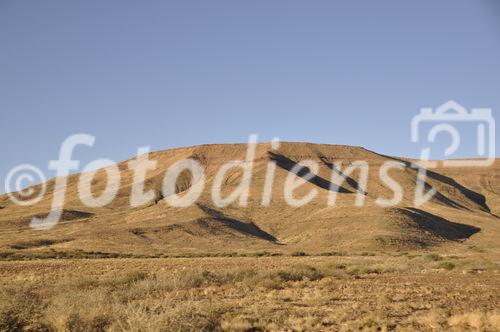 Namibias landschaftliche Schönheit und Vielfalt ist beindruckend. Die vier Wüstenarten unterscheiden sich in Fauna, Flora und Farbe. www.namibia-tourism.com