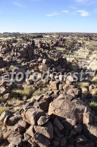 Grandioses Naturschauspiel: Der Spielplatz der Giganten bei Keetmanshoop ist ein wilder Haufen Basaltsteine und Skulpturen. 