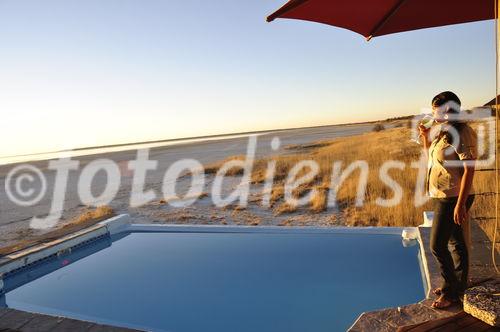 Ein Schmuckstück am endlosen Horizont der Etosha-Pfanne: Onkoshi Camp Luxus-Lodge, Etoscha, Namibia