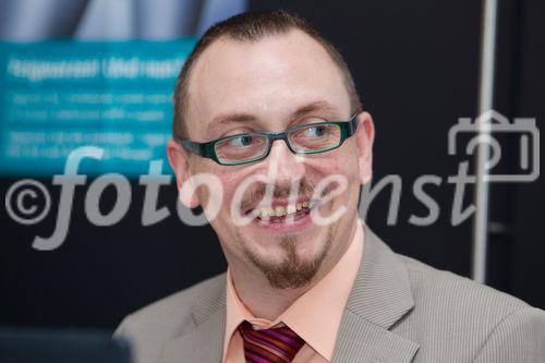 (c) fotodienst / Anna Rauchenberger - Wien, am 09.06.2010 -  Obwohl Feigwarzen zu den häufigsten sexuell übertragbaren Krankheiten zählen, sind sie  ein Tabuthema. Mittlerweile stehen eine Vielzahl wirksamer Therapiemöglichkeiten zur Verfügung. Experten diskutierten bei einem Pressegespräch im Hotel Das Triest über dieses empfindliche Thema. FOTO: Mag. Michael Leitner, MAS, GF Public Health PR