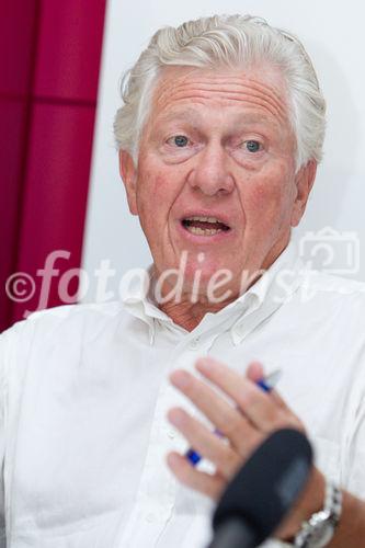 (c) fotodienst / Anna Rauchenberger - Wien, am 09.06.2010 -  Obwohl Feigwarzen zu den häufigsten sexuell übertragbaren Krankheiten zählen, sind sie  ein Tabuthema. Mittlerweile stehen eine Vielzahl wirksamer Therapiemöglichkeiten zur Verfügung. Experten diskutierten bei einem Pressegespräch im Hotel Das Triest über dieses empfindliche Thema. FOTO: o. Univ. Prof. Dr. Sepp Leodolter, Leiter der Abteilung für Gynäkologie und Geburtshilfe der Universitätsklinik für Frauenheilkunde, Medizinische Universität Wien