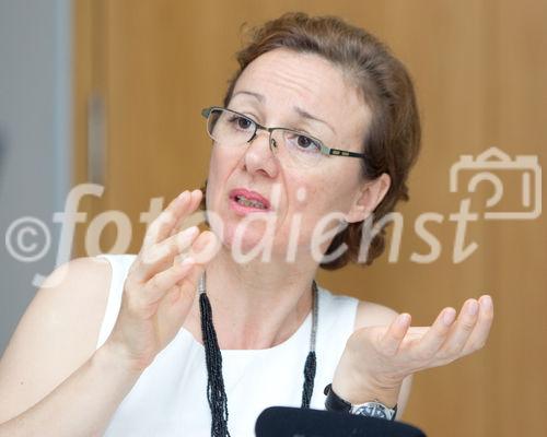 (c) fotodienst / Anna Rauchenberger - Wien, am 09.06.2010 -  Obwohl Feigwarzen zu den häufigsten sexuell übertragbaren Krankheiten zählen, sind sie  ein Tabuthema. Mittlerweile stehen eine Vielzahl wirksamer Therapiemöglichkeiten zur Verfügung. Experten diskutierten bei einem Pressegespräch im Hotel Das Triest über dieses empfindliche Thema. FOTO: Dr. Elia Bragagna, Akademie für Sexuelle Gesundheit AfSG, Wien