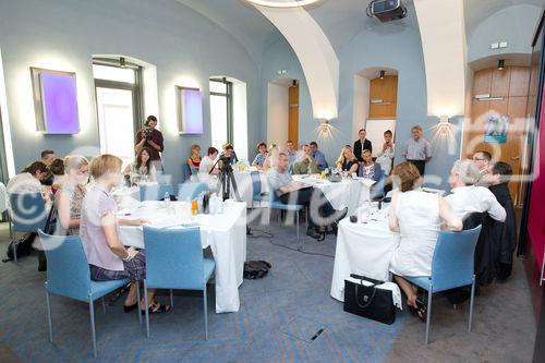 (c) fotodienst / Anna Rauchenberger - Wien, am 09.06.2010 -  Obwohl Feigwarzen zu den häufigsten sexuell übertragbaren Krankheiten zählen, sind sie  ein Tabuthema. Mittlerweile stehen eine Vielzahl wirksamer Therapiemöglichkeiten zur Verfügung. Experten diskutierten bei einem Pressegespräch im Hotel Das Triest über dieses empfindliche Thema.