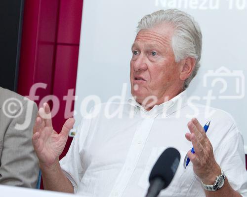 (c) fotodienst / Anna Rauchenberger - Wien, am 09.06.2010 -  Obwohl Feigwarzen zu den häufigsten sexuell übertragbaren Krankheiten zählen, sind sie  ein Tabuthema. Mittlerweile stehen eine Vielzahl wirksamer Therapiemöglichkeiten zur Verfügung. Experten diskutierten bei einem Pressegespräch im Hotel Das Triest über dieses empfindliche Thema. FOTO: o. Univ. Prof. Dr. Sepp Leodolter, Leiter der Abteilung für Gynäkologie und Geburtshilfe der Universitätsklinik für Frauenheilkunde, Medizinische Universität Wien