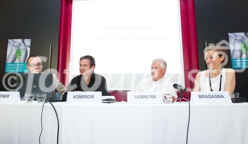 (c) fotodienst / Anna Rauchenberger - Wien, am 09.06.2010 -  Obwohl Feigwarzen zu den häufigsten sexuell übertragbaren Krankheiten zählen, sind sie  ein Tabuthema. Mittlerweile stehen eine Vielzahl wirksamer Therapiemöglichkeiten zur Verfügung. Experten diskutierten bei einem Pressegespräch im Hotel Das Triest über dieses empfindliche Thema. FOTO v.l.: Mag. Michael Leitner, MAS, GF Public Health PR, Priv. Doz. Dr. Peter Komericki, Leiter der Ambulanz für STD und HIV, Abteilung für Umweltdermatologie und Venerologie, Medizinische Universität Graz.,o. Univ. Prof. Dr. Sepp Leodolter, Leiter der Abteilung für Gynäkologie und Geburtshilfe der Universitätsklinik für Frauenheilkunde, Medizinische Universität Wien, Dr. Elia Bragagna, Akademie für Sexuelle Gesundheit AfSG, Wien