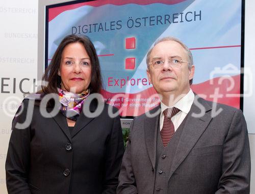 (c) fotodienst / Anna Rauchenberger - Wien, am 01.06.2010 -  Bei einer Pressekonferenz im Bundeskanzleramt wurde heute der erste E-Government Browser Österreichs vorgestellt. Die Initiative von Digitales Österreich mit Unterstützung von Microsoft Österreich soll in Zukunft allen ÖsterreicherInnen ihre E-Government Anwendungen erleichtern: Egal ob Rechtsauskunft, Lohnsteuerausgleich oder Sicherheitsinformationen. FOTO v.l.: Petra Jenner, Geschäftsführerin, Microsoft Österreich, Manfred Matzka, Sektionschef Sektion I, Bundeskanzleramt