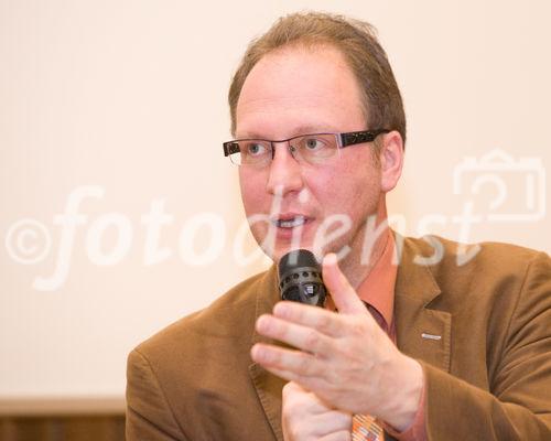 (c) fotodienst / Anna Rauchenberger - Wien, am 21.05.2010 - Apothekerkammer - Media Round Table zum Thema: Die Übergewichts- und Adipositaswelle überrollt Österreich. Wir müssen handeln, aber wie? Die Podiumsdiskussion fand in der Apothekerkammer statt. FOTO: Mag. Max Wellan, Vizepräsident der Apothekerkammer Wien