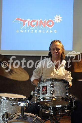 Drummer Orlando Riba von der Dani Felber Big Band