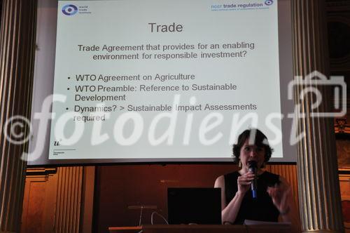 Elisabeth Bürgi vom World Trade Institut (WTI) referierte am North-South Forum an der ETH Zürich zum Thema Transnational land acquisitions and rural development - Impacts on natural resources and livelihoods in developing countries. 