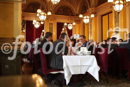 c)fotodienst/Andrea Ganshorn - Frankfurt am Main, 04.05.2010 - Preisverleihung für 'Deutschlands beste Wirtschaftsredaktionen' und 'Deutschlands beste Unternehmenssprecher' durch das Branchenmagazin 'Wirtschaftsjournalist', FOTO: Gäste