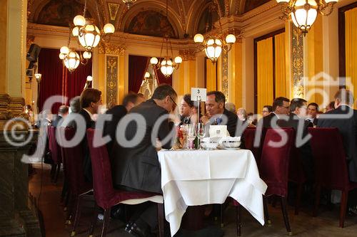 c)fotodienst/Andrea Ganshorn - Frankfurt am Main, 04.05.2010 - Preisverleihung für 'Deutschlands beste Wirtschaftsredaktionen' und 'Deutschlands beste Unternehmenssprecher' durch das Branchenmagazin 'Wirtschaftsjournalist', FOTO: Gäste