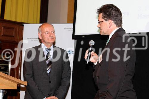 c)fotodienst/Andrea Ganshorn - Frankfurt am Main, 04.05.2010 - Preisverleihung für 'Deutschlands beste Wirtschaftsredaktionen' und 'Deutschlands beste Unternehmenssprecher' durch das Branchenmagazin 'Wirtschaftsjournalist', FOTO: Reinhard Fröhlich; Hans-Peter Olsen (Börsen-Zeitung)