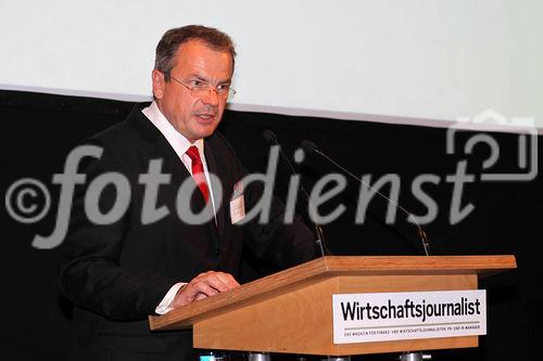 c)fotodienst/Andrea Ganshorn - Frankfurt am Main, 04.05.2010 - Preisverleihung für 'Deutschlands beste Wirtschaftsredaktionen' und 'Deutschlands beste Unternehmenssprecher' durch das Branchenmagazin 'Wirtschaftsjournalist', FOTO: Laudator Ernst Primosch