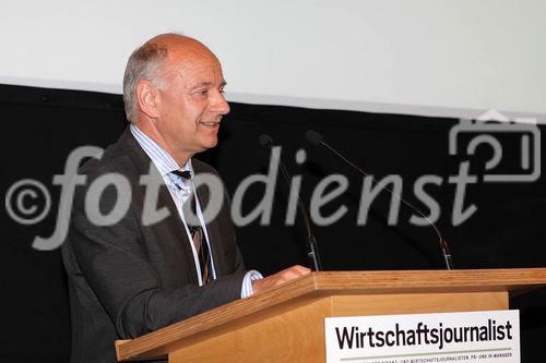 c)fotodienst/Andrea Ganshorn - Frankfurt am Main, 04.05.2010 - Preisverleihung für 'Deutschlands beste Wirtschaftsredaktionen' und 'Deutschlands beste Unternehmenssprecher' durch das Branchenmagazin 'Wirtschaftsjournalist', FOTO: Moderator Reinhard Fröhlich 