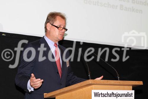 c)fotodienst/Andrea Ganshorn - Frankfurt am Main, 04.05.2010 - Preisverleihung für 'Deutschlands beste Wirtschaftsredaktionen' und 'Deutschlands beste Unternehmenssprecher' durch das Branchenmagazin 'Wirtschaftsjournalist', FOTO: Andreas Schmitz (Präsident des Bankenverbands)