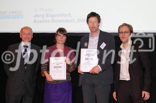 c)fotodienst/Andrea Ganshorn - Frankfurt am Main, 04.05.2010 - Preisverleihung für 'Deutschlands beste Wirtschaftsredaktionen' und 'Deutschlands beste Unternehmenssprecher' durch das Branchenmagazin 'Wirtschaftsjournalist', FOTO: Reinhard Fröhlich; Kerstin Kohlenberg, Wolfgang Uchatius (DIE ZEIT); Markus Wiegand (Chefredakteur 'Wirtschaftsjournalist')