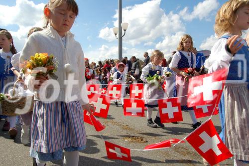 Traditioneller Zürcher Sechseläutenumzug: mit viel Patriotismus und Nationalistolz gegen die massive  Einwanderungs- und  Islamisierungswelle im Heidiland vorgehen.  