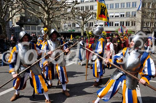 Da waren Männer noch richtige Kerle: Ritter am Zürcher Sechseläuten-Festumzug