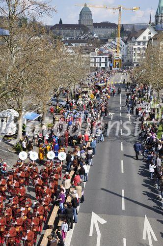 Das Defilée der Zunftleute am Zürcher Sechseleutenumzug