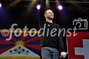 Kuti MC begeisterte und berührte die Zürcher Tibet-Kundgebungsteilnehmer mit seiner Poesie im friedlichen Kampf der Tibeter für die Autonomie von Tibet.