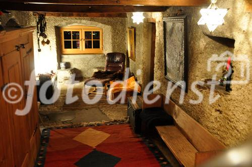 Gediegene Inneneinrichtung eines historischen Bündner Bauernhauses in Scharans, Domlesch