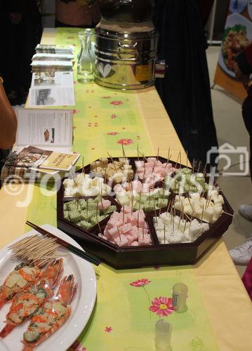 (C) fotodienst/Wolfgang Weitlaner;Beim koreanischen Stand wirbt man mit seiner Jahrhunderte alten Kochtradition. 