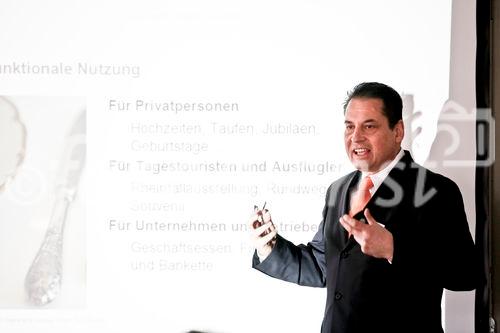 Am 28. März 2010 wurde das Schloss Laufen neu eröffnet. Stephan Zuppinger, Operation Manager Event; SV Service