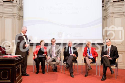 (c) fotodienst / Anna Rauchenberger - Wien, am 01.03.2010 - Die meisten westeuropäischen Länder, ebenso wie Kanada und Australien, stellen die HPV-Impfung im Rahmen eines öffentlich finanzierten Impfprogramms zur Verfügung. In rund 10 Jahren ist in den meisten Ländern eine Reduktion der Gebärmutterhalskrebsvorstufen zu erwarten. Österreich zieht hierbei nicht mit. Im Rahmen eines international besetzten Symposiums, das im Billrothhaus stattfand, rief Medizinnobelpreisträger Harald zur Hausen zum Handeln auf. FOTO v.l.: Univ. Prof. Dr. Ingomar Mutz,  Prof. Margaret Stanley, Universität Cambridge, Department of Pathology, Univ. Prof. Dr. Elmar Joura, Universitätsklinik für Frauenheilkunde, AKH Wien, Prof. Harald zur Hausen, Medizin-Nobelpreisträger 2008 für die Entdeckung des Zusammenhangs zwischen HPV und Krebs,  Univ. Prof. Dr. Angelika Stary, Pilzambulatorien Wien, Prof. Paolo Bonanni, Universität Florenz, Public Health Department, Berater des ECDC