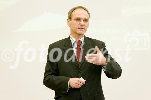 Blaha Büromöbel  'm2 oder 2m - Bürokonzeption zwischen Flächenoptimierung, Motivation und Marketing'
(C) fotodienst Martina Draper
Foto: Ing. Christian Frank, Verkaufsleiter Blaha Büromöbel