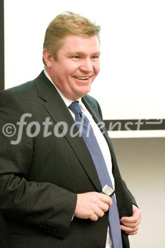 (c) fotodienst / Anna Rauchenberger - Wien, am 25.02.2010 - Anlässlich des Tags der Weiterbildung lud das ÖCI Controller und alle, die an dem Thema 'betriebswirtschaftliche Unternehmenssteuerung' interessiert sind und das Neueste aus Wissenschaft und Praxis erfahren wollten,  zum Karriereforum ins Hotel Strudlhof. FOTO: Mag. Matthias Schulmeister, Geschäftsführer, Schulmeister Management Consulting GmbH