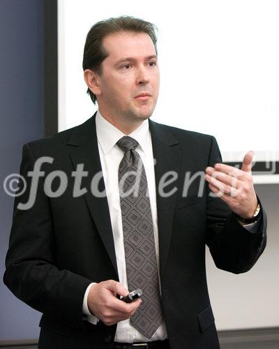 (c) fotodienst / Anna Rauchenberger - Wien, am 25.02.2010 - Anlässlich des Tags der Weiterbildung lud das ÖCI Controller und alle, die an dem Thema 'betriebswirtschaftliche Unternehmenssteuerung' interessiert sind und das Neueste aus Wissenschaft und Praxis erfahren wollten,  zum Karriereforum ins Hotel Strudlhof. FOTO: Mag. Thomas Lenz, Leiter Controlling, Vöslauer Mineralwasser AG