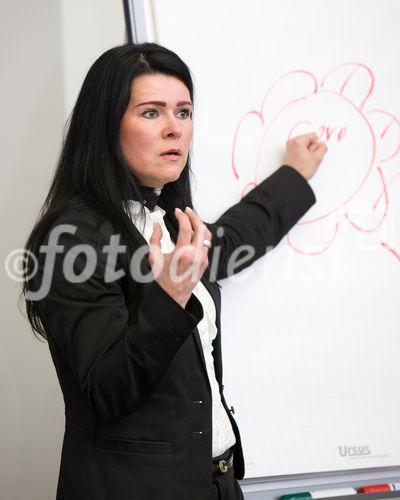 (c) fotodienst / Anna Rauchenberger - Wien, am 25.02.2010 - Anlässlich des Tags der Weiterbildung lud das ÖCI Controller und alle, die an dem Thema 'betriebswirtschaftliche Unternehmenssteuerung' interessiert sind und das Neueste aus Wissenschaft und Praxis erfahren wollten,  zum Karriereforum ins Hotel Strudlhof. FOTO: Dr. Rita Niedermayr, Geschäftsführerin, Österreichisches Controller Institut