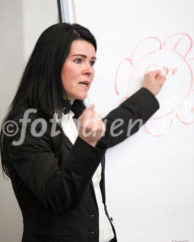 (c) fotodienst / Anna Rauchenberger - Wien, am 25.02.2010 - Anlässlich des Tags der Weiterbildung lud das ÖCI Controller und alle, die an dem Thema 'betriebswirtschaftliche Unternehmenssteuerung' interessiert sind und das Neueste aus Wissenschaft und Praxis erfahren wollten,  zum Karriereforum ins Hotel Strudlhof. FOTO: Dr. Rita Niedermayr, Geschäftsführerin, Österreichisches Controller Institut