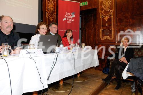 Sexuelle Gesundheit fördern durch Wissen
©Fotodienst/ Marlies Plank; Pressekonferenz Sexuelle Gesundheit fördern durch Wissen
FOTO: Dr.Michael Musalek;Dr.Elia Bragagna; Dr.Karl Dorfinger;Dr. Doris Linsberger

