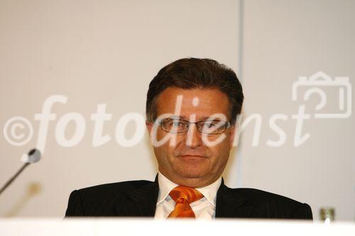 Egon Behle,Vorsitzender des Vorstands (CEO)