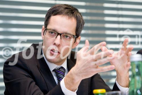 (c) fotodienst / Anna Rauchenberger - Wien, am 19.01.2010 - Heute präsentierte der Verlag LexisNexis das neue Buch'Compliance in der Unternehmenspraxis' in den Räumlichkeiten der Anwaltskanzlei Binder Grösswang. FOTO: Dr. iur. Johannes Barbist, M.A., Partner bei Binder Grösswang Rechtsanwälte, Herausgeber