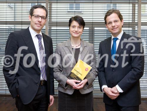 (c) fotodienst / Anna Rauchenberger - Wien, am 19.01.2010 - Heute präsentierte der Verlag LexisNexis das neue Buch'Compliance in der Unternehmenspraxis' in den Räumlichkeiten der Anwaltskanzlei Binder Grösswang. FOTO v.l.: Dr. iur. Johannes Barbist, M.A., Partner bei Binder Grösswang Rechtsanwälte, Dr. Gerit Kandutsch, Verlagsleiterin LexisNexis, Mag. Michael Ahammer, Wirtschaftsprüfer und Steuerberater, Partner der KPMG.