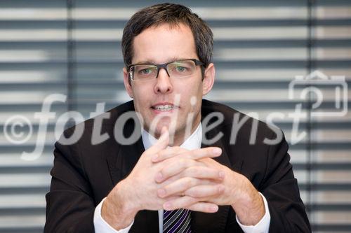 (c) fotodienst / Anna Rauchenberger - Wien, am 19.01.2010 - Heute präsentierte der Verlag LexisNexis das neue Buch'Compliance in der Unternehmenspraxis' in den Räumlichkeiten der Anwaltskanzlei Binder Grösswang. FOTO: Dr. iur. Johannes Barbist, M.A., Partner bei Binder Grösswang Rechtsanwälte, Herausgeber