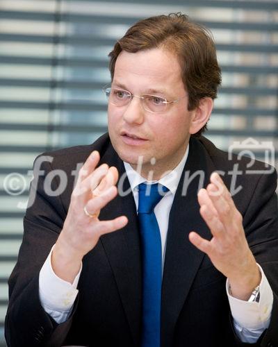 (c) fotodienst / Anna Rauchenberger - Wien, am 19.01.2010 - Heute präsentierte der Verlag LexisNexis das neue Buch'Compliance in der Unternehmenspraxis' in den Räumlichkeiten der Anwaltskanzlei Binder Grösswang. FOTO: Mag. Michael Ahammer, Wirtschaftsprüfer und Steuerberater, Partner der KPMG, Herausgeber