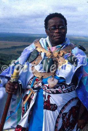 Der Historiker und Bantu-Schriftsteller Credo Vusama Mutwa ist einer der höchsten Zulu-Sangoma und ein Missionar für humanitäre Aktionen