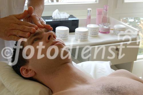 Kopfmassage im Givenchy Spa im Le MIrador Kempinski Hotel am Genfersee auf dem Mont Pélerin