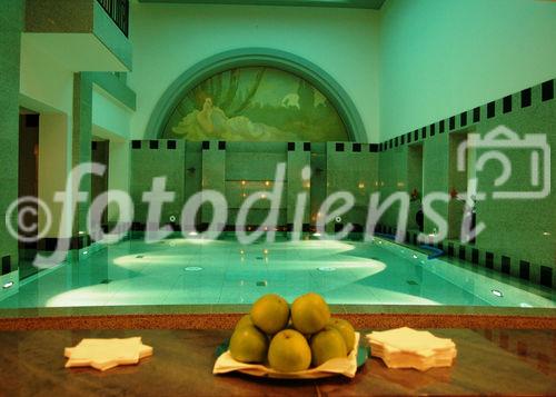 Wellness-Oase mit Indoor-Pool im Dorint Maison Messmer Luxushotel & Spa, Indoor-Pool of the luxury hotel Dorint for wellbeing guests