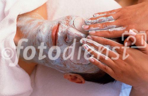 Clarins Gesichtsmaske im Spa des Grand Hotel Victoria-Jungfrau in Interlaken
Beauty for men in the luxury and leading Hotel of the world Victoria-Jungfrau